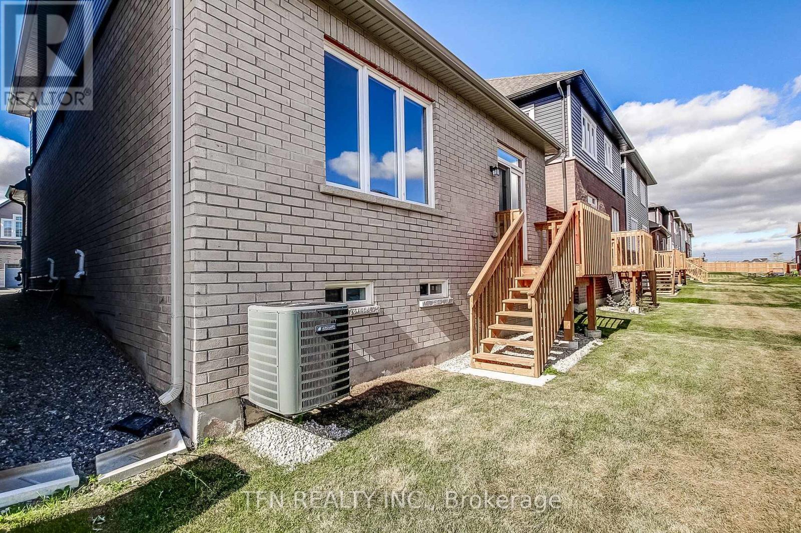 87 MCGILL AVENUE - 8