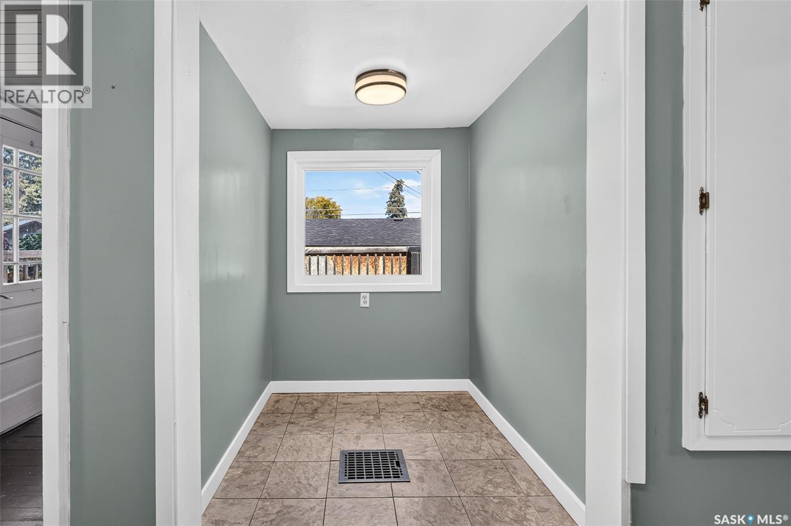310 Coteau STREET W - 10