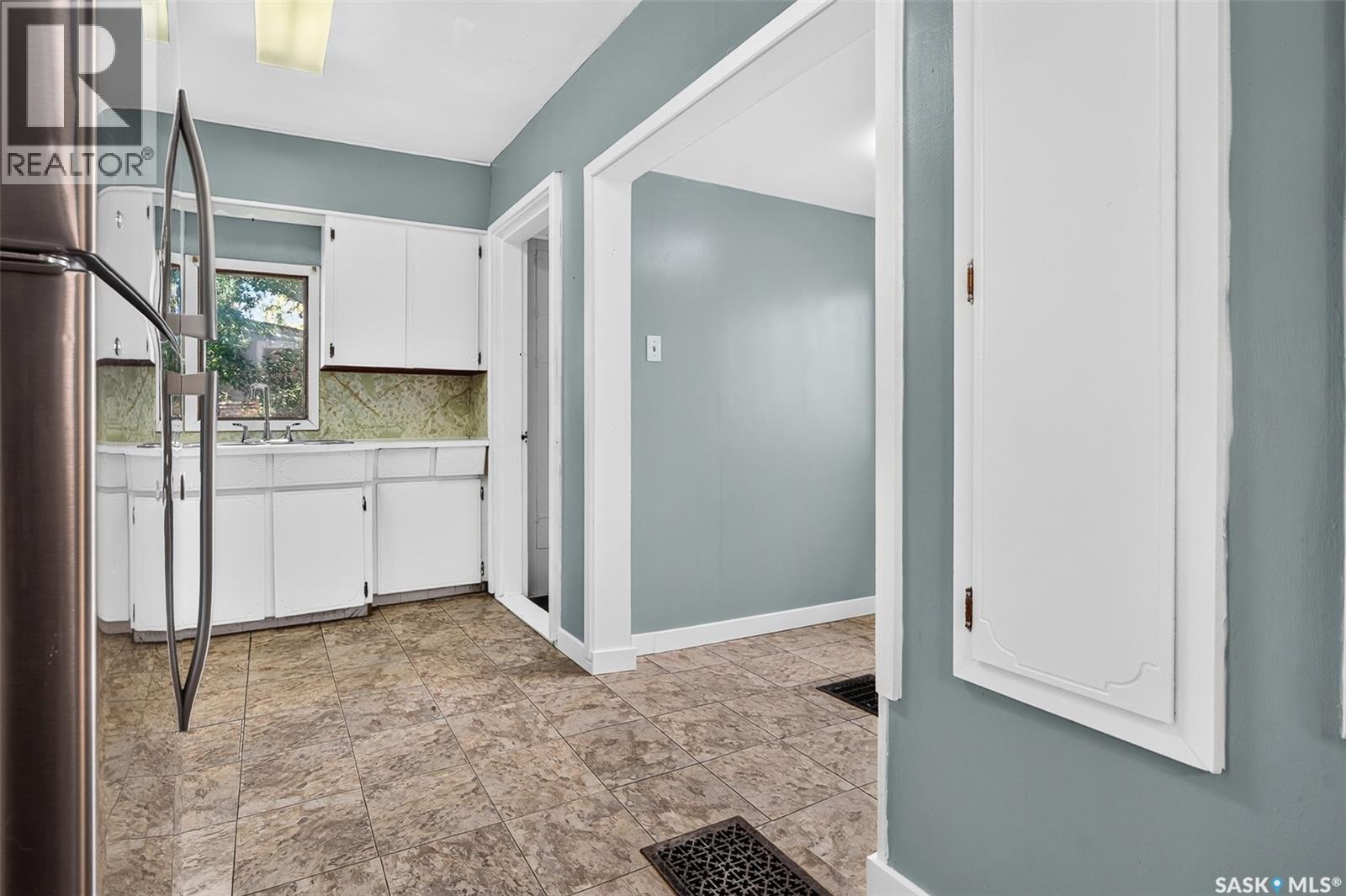 310 Coteau STREET W - 17