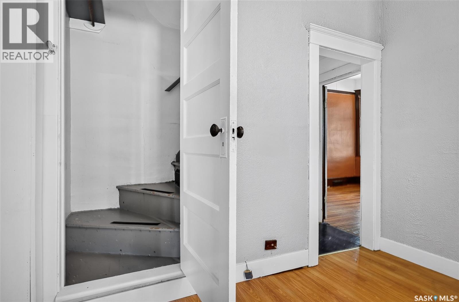 310 Coteau STREET W - 36