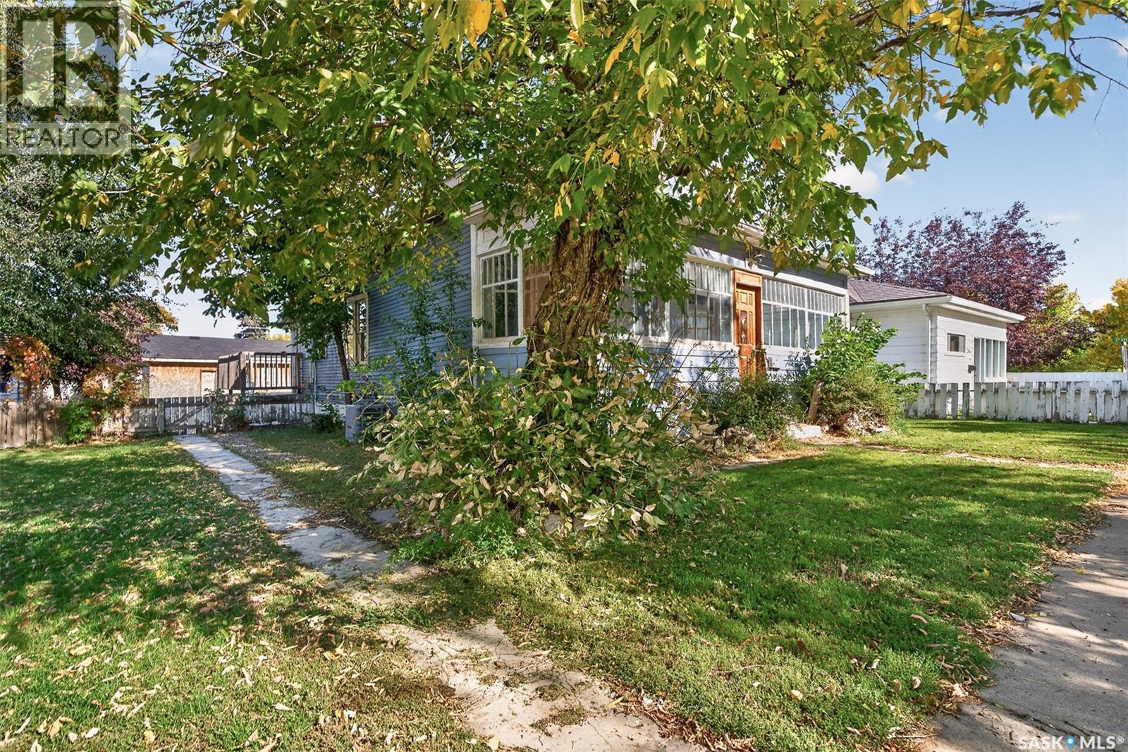 310 Coteau STREET W - 60