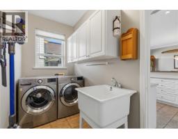1101 Berkeley Pl, Saanich, BC V8X2G2 Photo 25