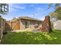 1101 Berkeley Pl, Saanich, BC V8X2G2 Photo 42