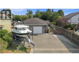 1101 Berkeley Pl, Saanich, BC V8X2G2 Photo 45