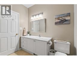 1101 Berkeley Pl, Saanich, BC V8X2G2 Photo 34