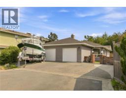 Living room - 1101 Berkeley Pl, Saanich, BC V8X2G2 Photo 10