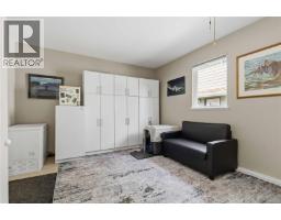 1101 Berkeley Pl, Saanich, BC V8X2G2 Photo 22