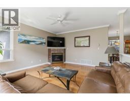 1101 Berkeley Pl, Saanich, BC V8X2G2 Photo 17