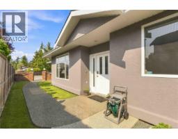 1101 Berkeley Pl, Saanich, BC V8X2G2 Photo 13