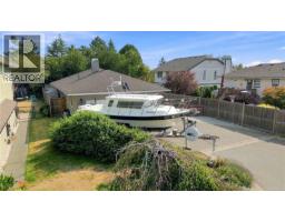 1101 Berkeley Pl, Saanich, BC V8X2G2 Photo 43