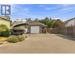 1101 Berkeley Pl, Saanich, BC V8X2G2 Photo 44