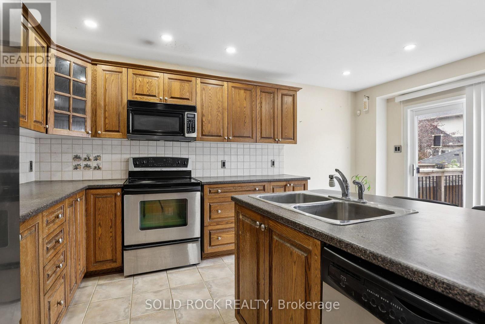1176 HALTON TERRACE - 17