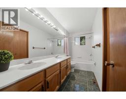 13 Spruce Drive, Lacombe, AB T4L1V2 Photo 17