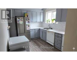 Kitchen - 23 Chapman Avenue, Toronto, ON M4B1C3 Photo 7
