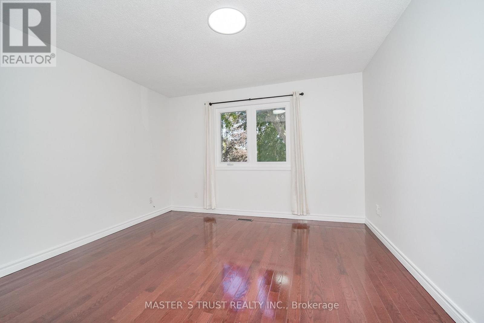 3 LONGBOW SQUARE - 13