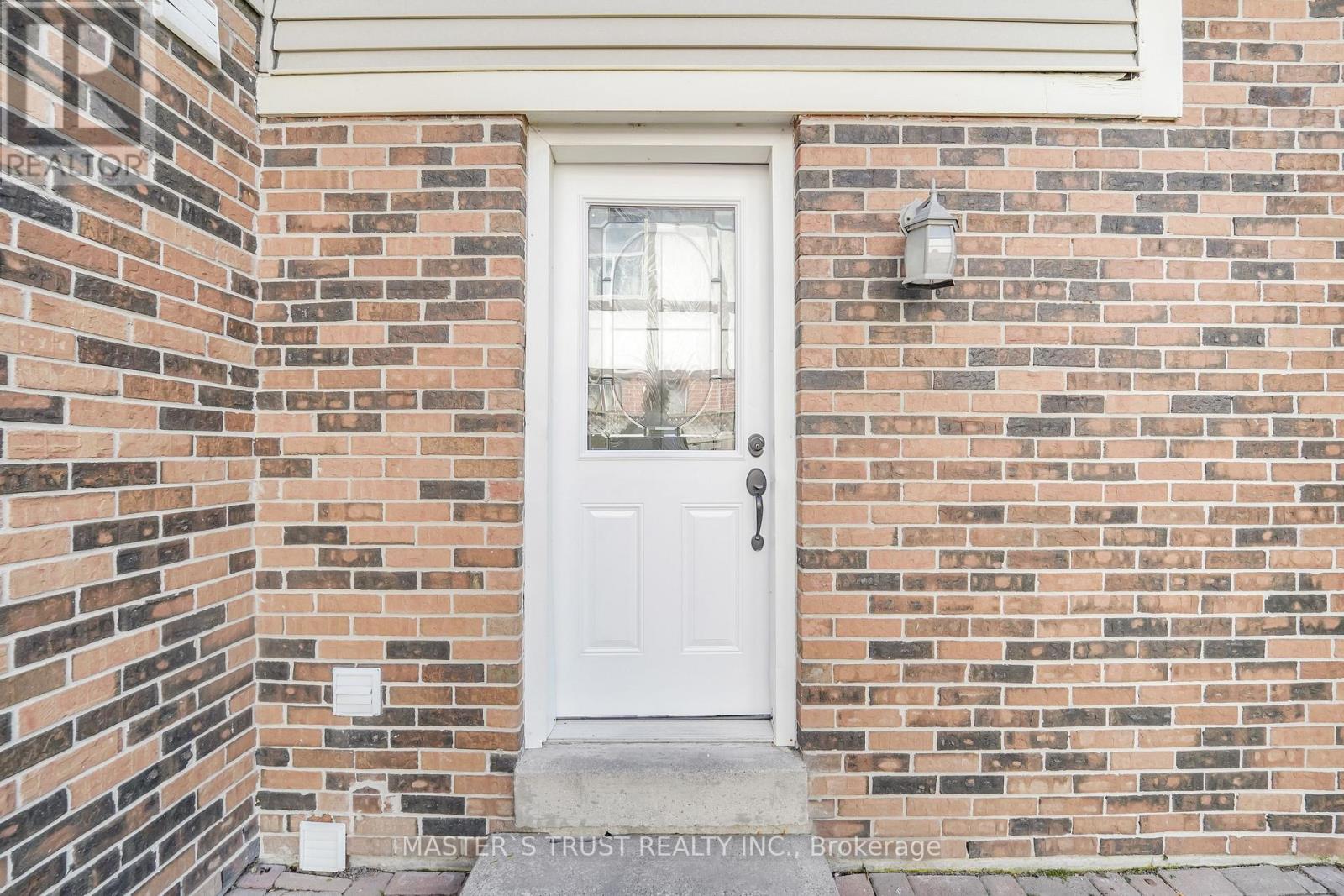 3 LONGBOW SQUARE - 16