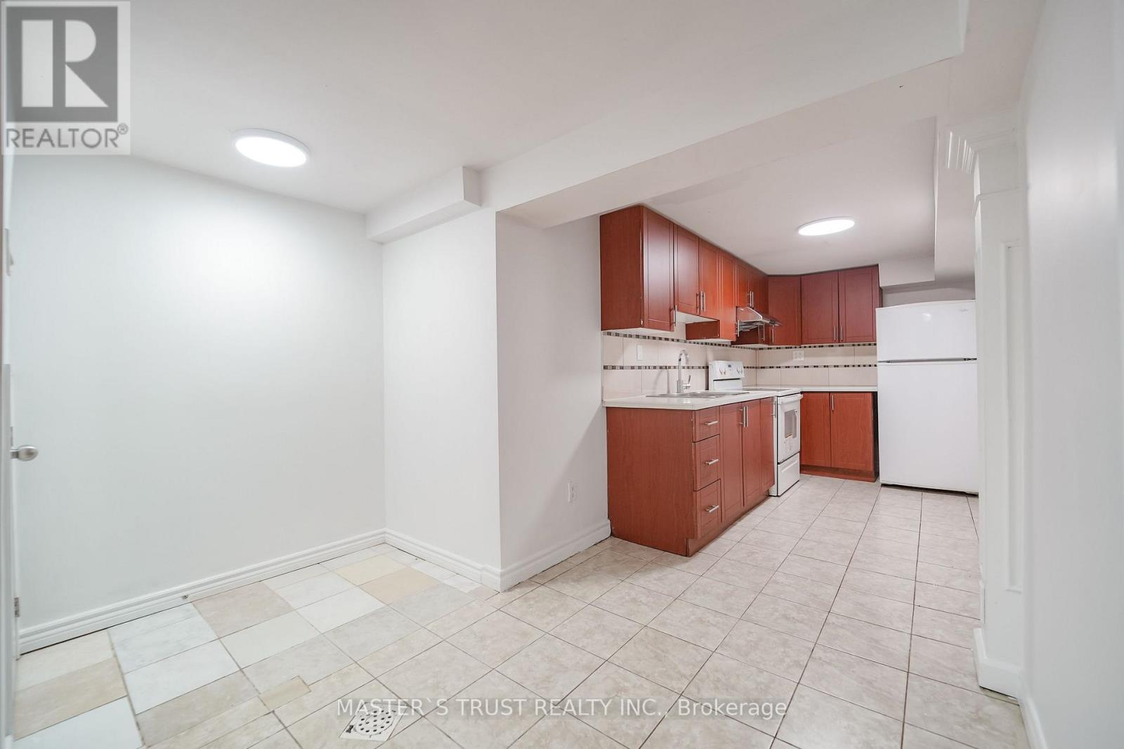3 LONGBOW SQUARE - 18