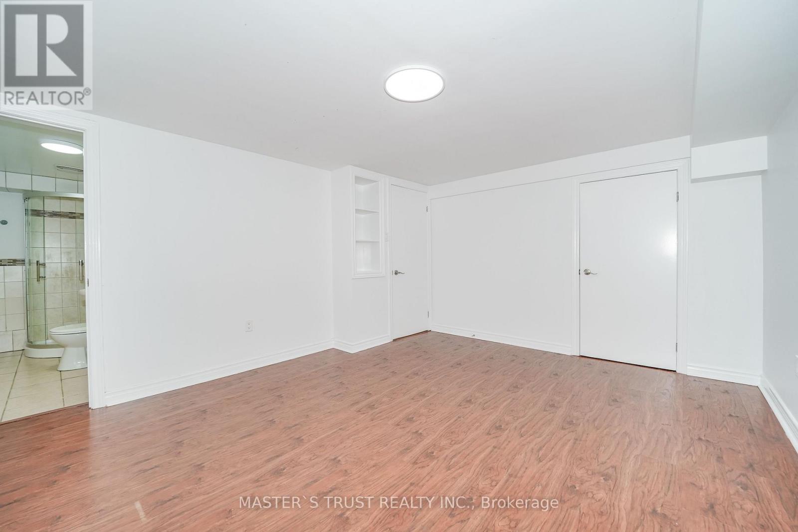 3 LONGBOW SQUARE - 22