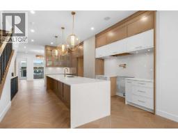 5104 21 Avenue NW - photo 6