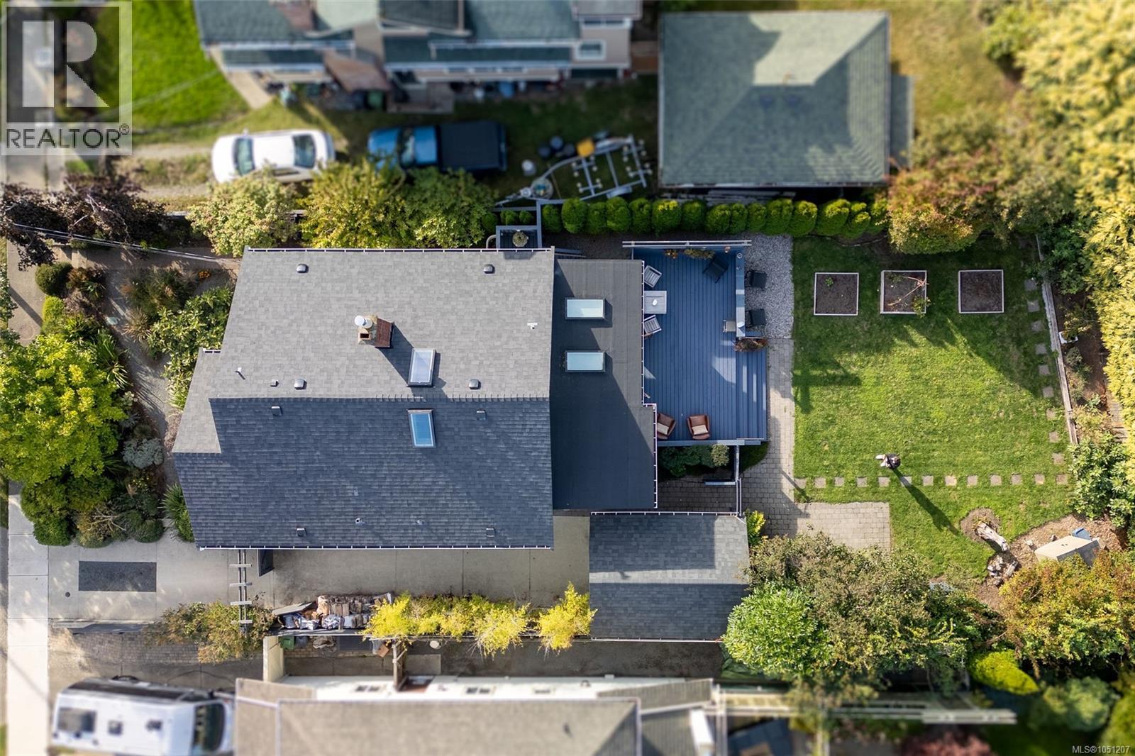  1618 Pinewood Avenue, Victoria