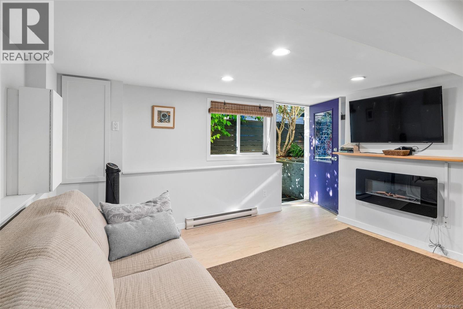 1618 Pinewood Ave - 52