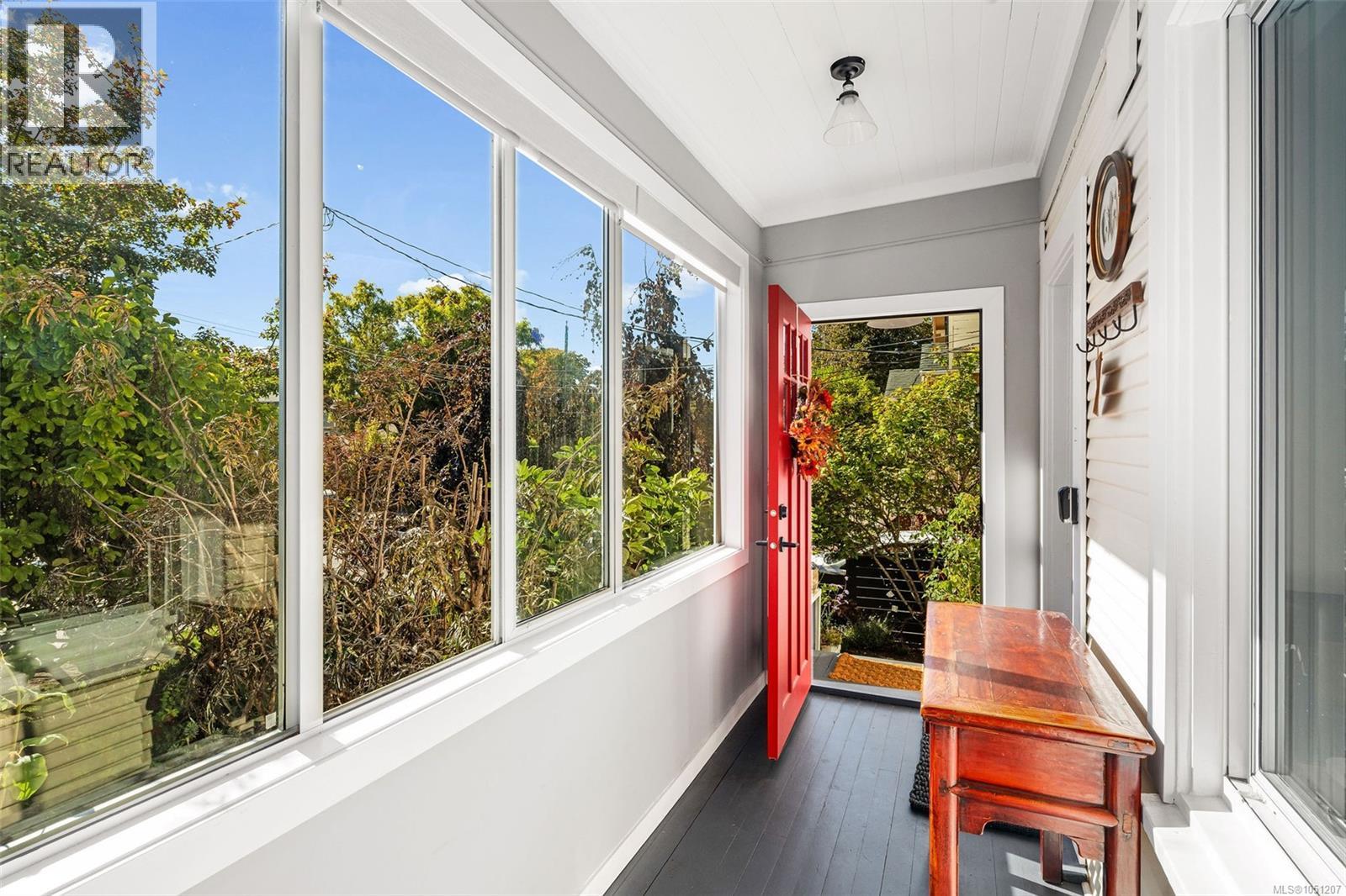  1618 Pinewood Avenue, Victoria