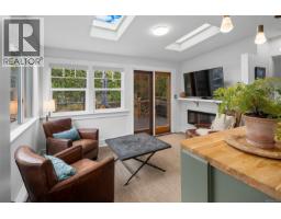 Living room - 1618 Pinewood Ave, Victoria, BC V8S1K7 Photo 18