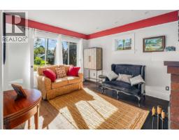 Ensuite - 1618 Pinewood Ave, Victoria, BC V8S1K7 Photo 9