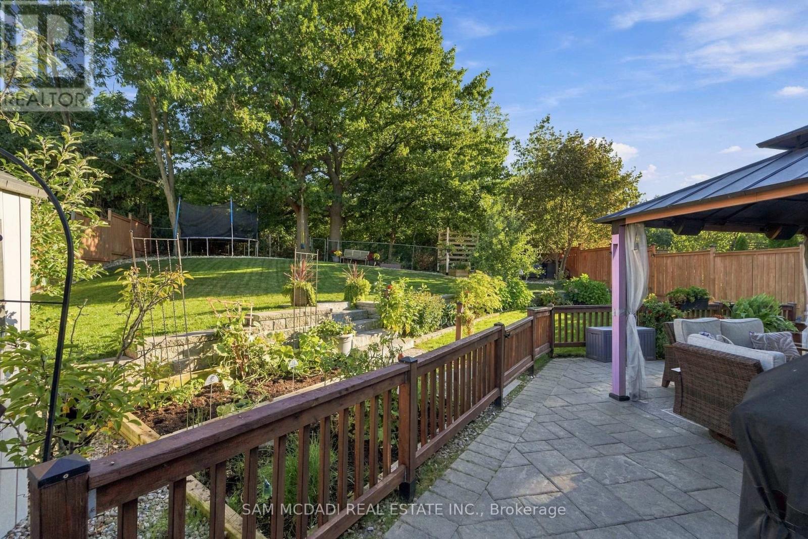 22 BYWOOD CRESCENT - 40
