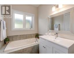Bathroom - 480 Hamilton Drive, Hamilton, ON L9G2E7 Photo 13
