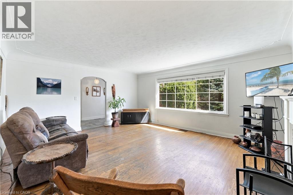 106 POTTRUFF Road S - Image 6
