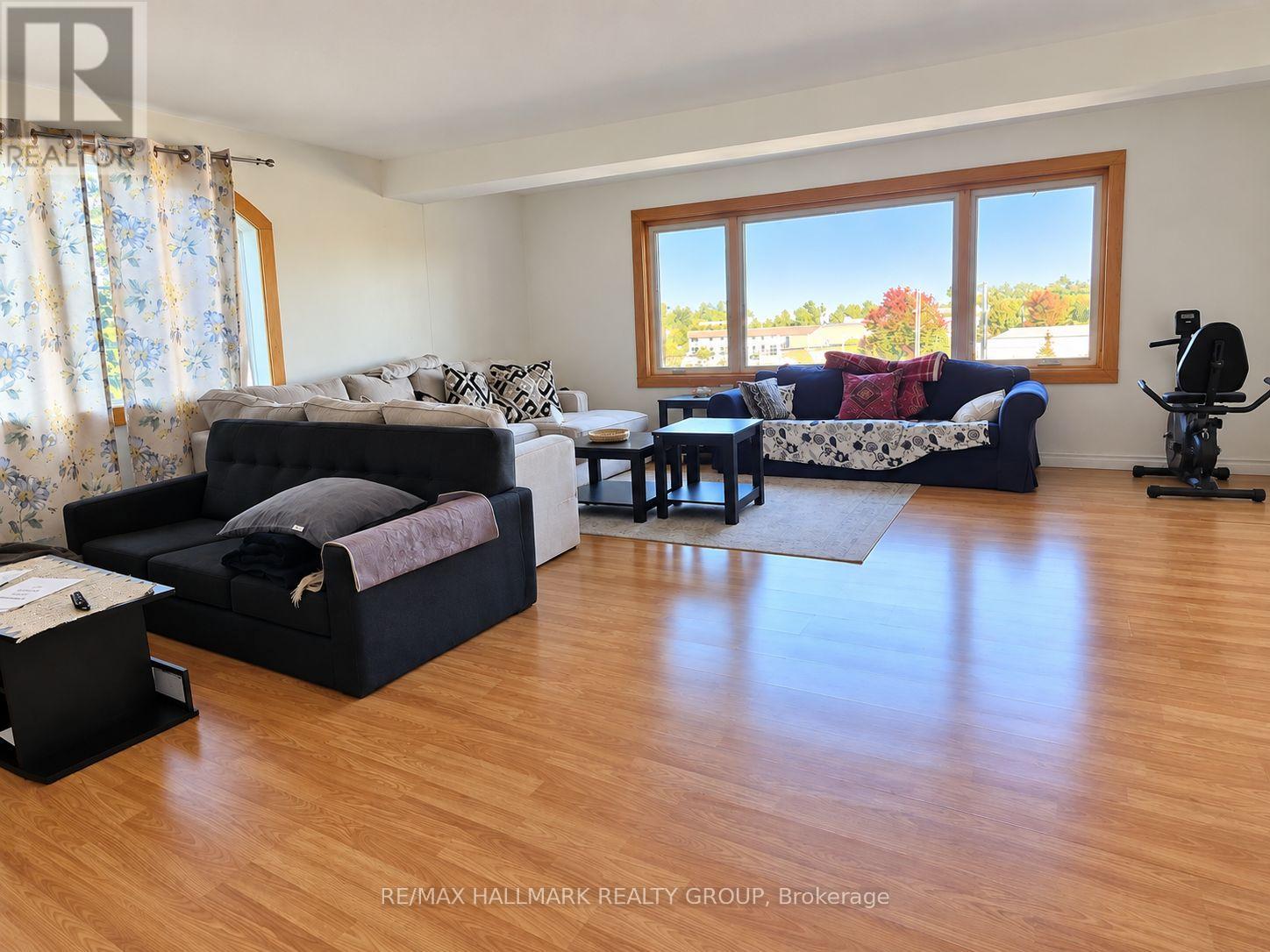 3674 ST. JOSEPH BOULEVARD - 4