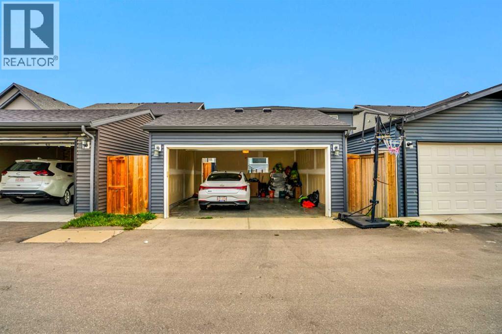 9039 52 Street NE - 40