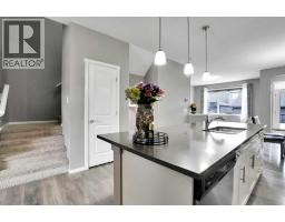 4pc Bathroom - 9039 52 Street Ne, Calgary, AB T3J0V5 Photo 9