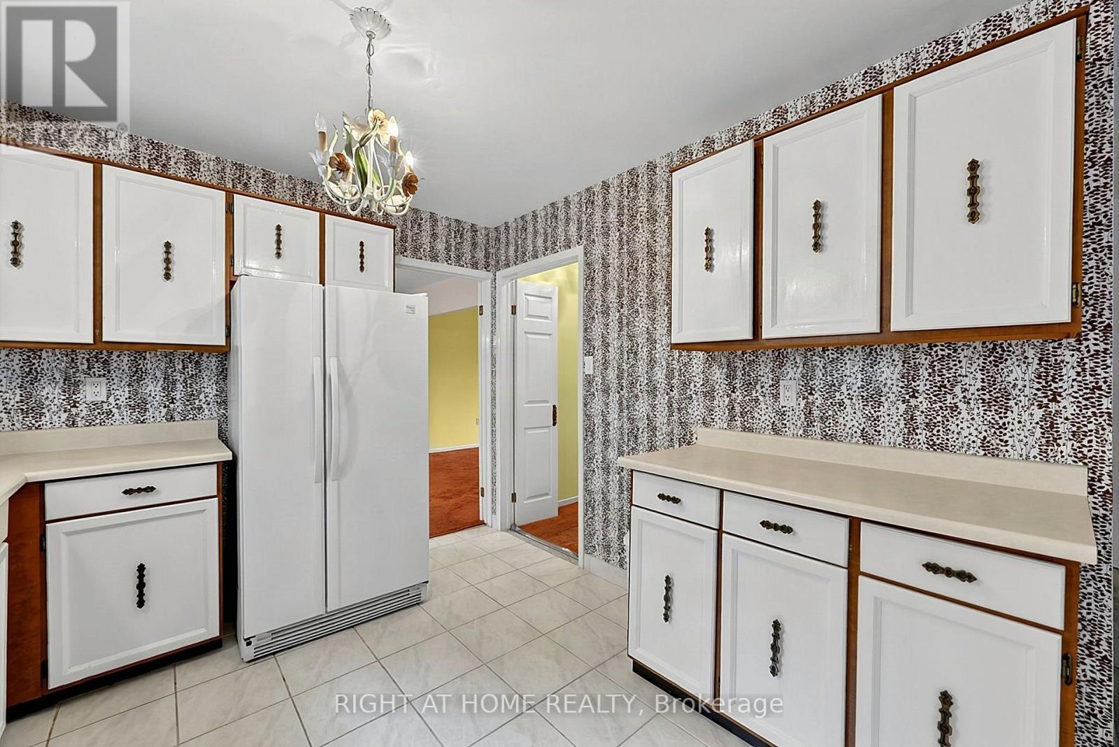50 MAYVERN CRESCENT - 8