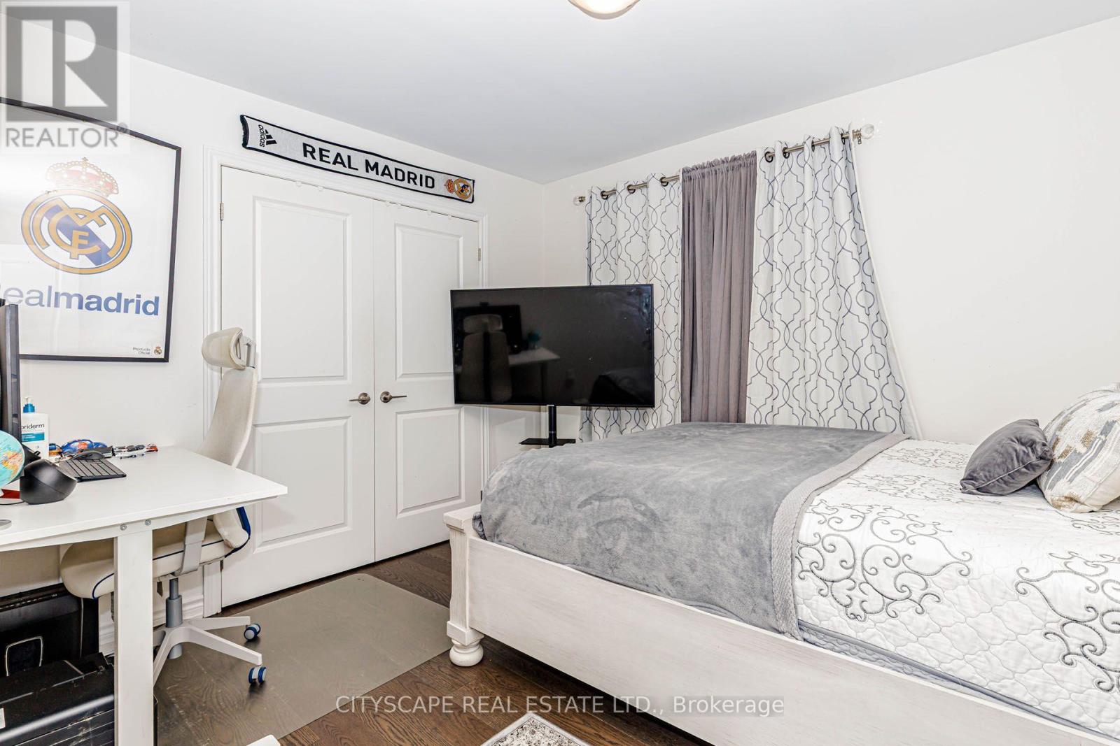 482 BERGAMOT AVENUE - 33