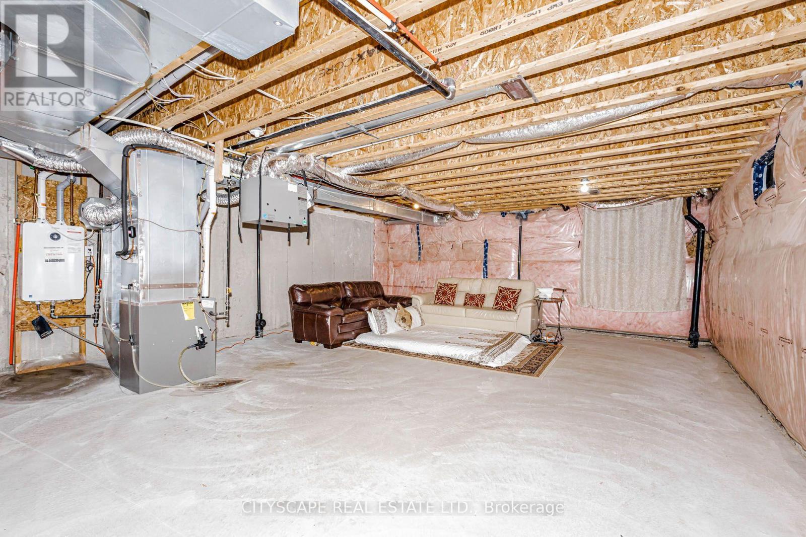 482 BERGAMOT AVENUE - 47