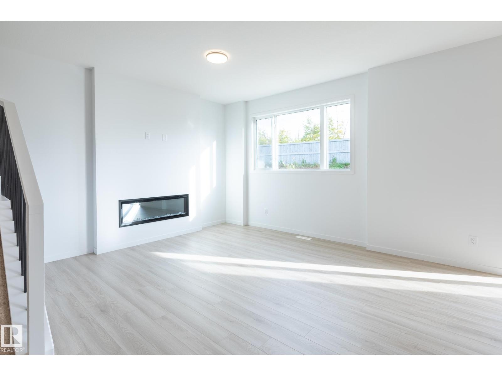 93 SILVERSTONE DR - Image 17