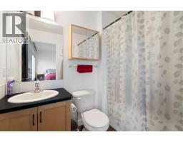 153 Rainbow Falls Manor W, Chestermere, AB T1X0M3 Photo 20