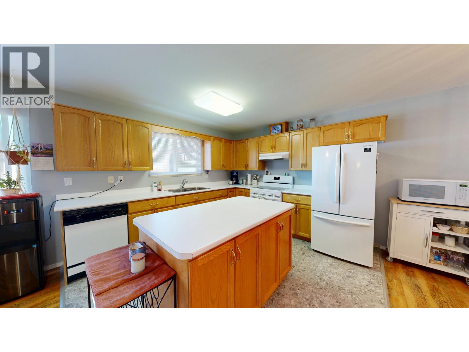 2 202 8TH STREET - 2