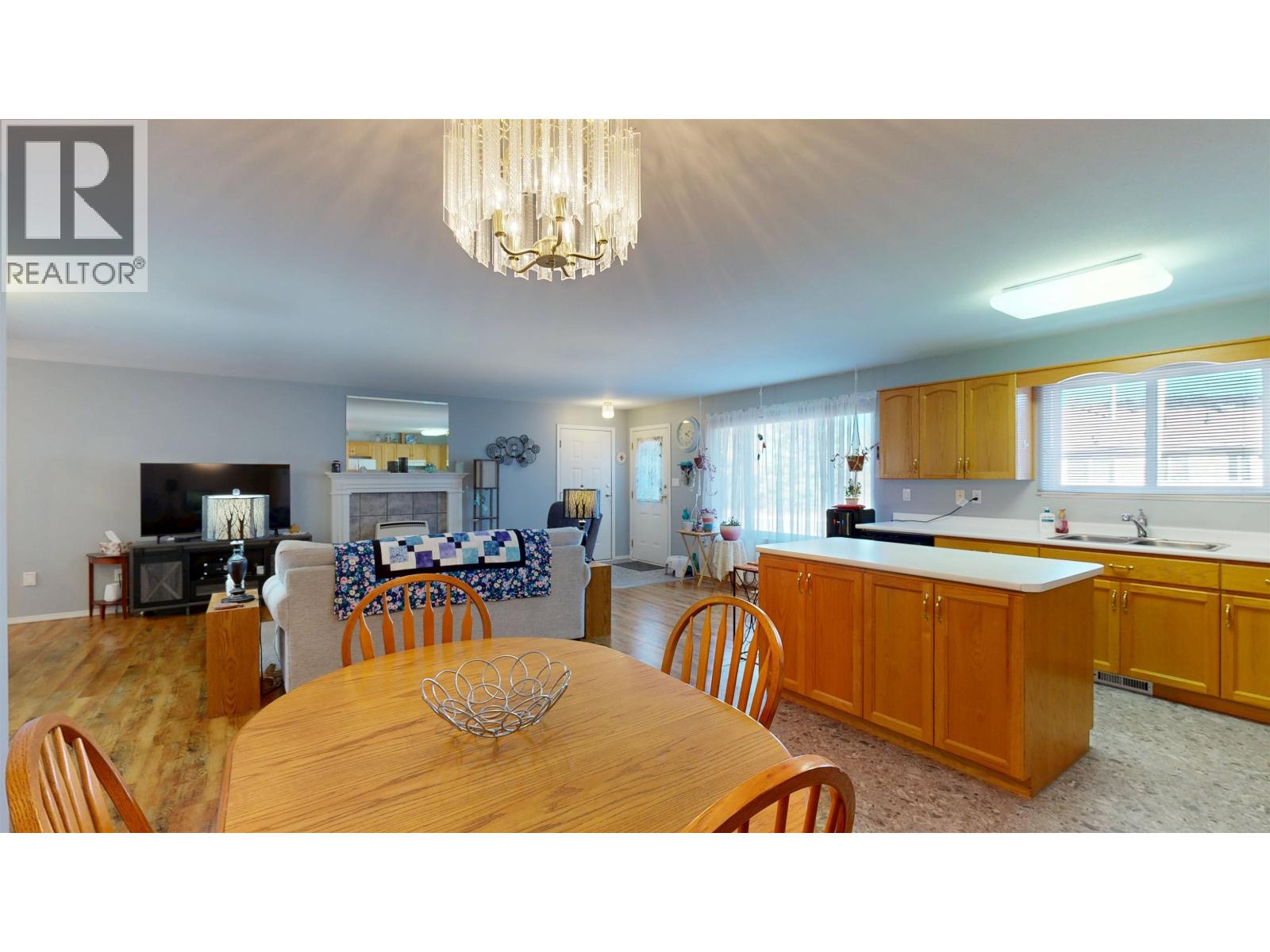 2 202 8TH STREET - Image 4