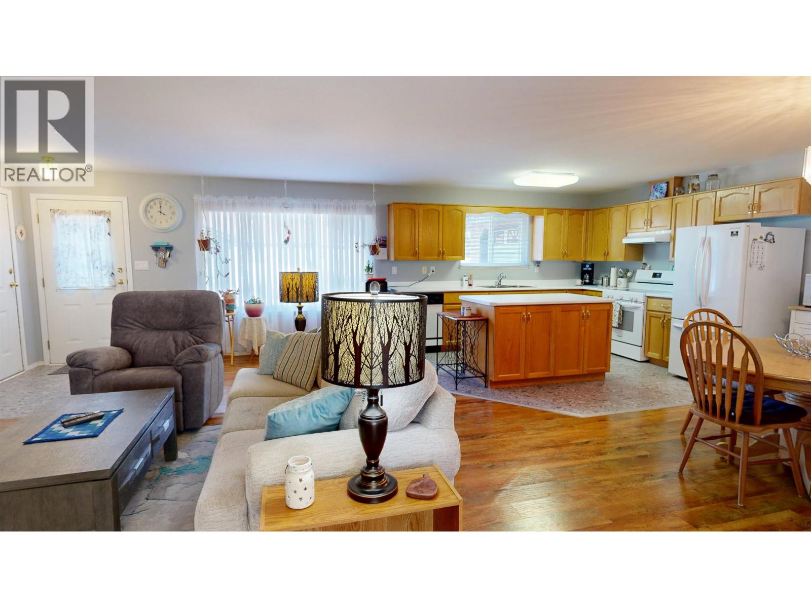 2 202 8TH STREET - 5