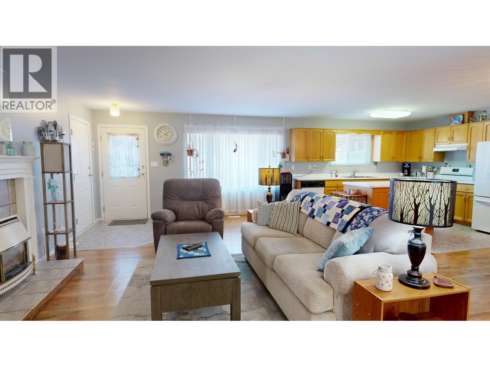 2 202 8TH STREET - 6