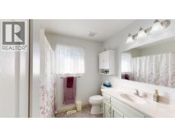 2 202 8th Street, 100 Mile House, BC V0K2E0 Photo 10