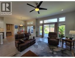 208 K-view Crescent, Keremeos, BC V0X1N2 Photo 11