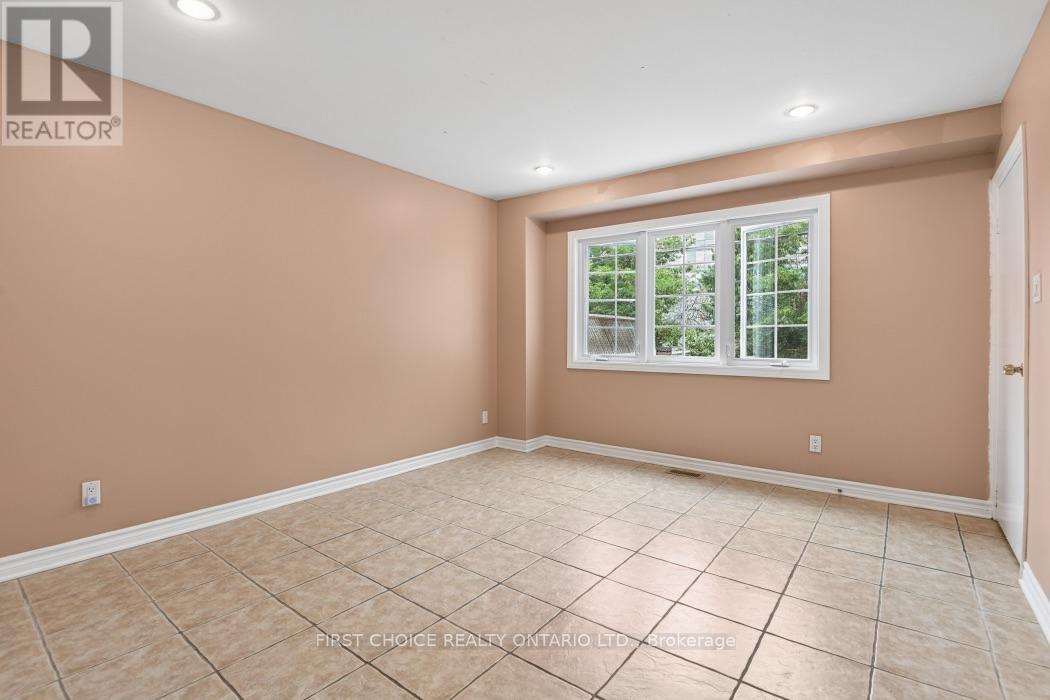 41 HURON AVENUE N - Image 13