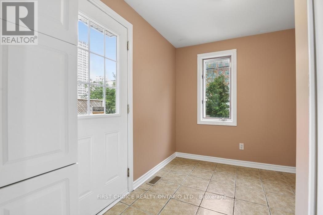41 HURON AVENUE N - Image 15