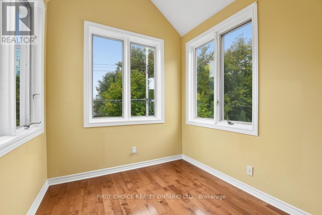41 HURON AVENUE N - Image 23