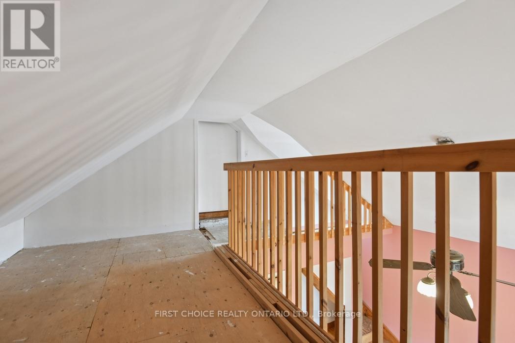 41 HURON AVENUE N - Image 25