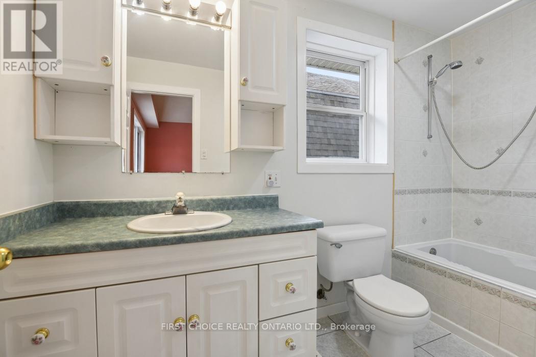 41 HURON AVENUE N - Image 26